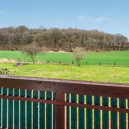 3 Bedroom Beautiful In アパート