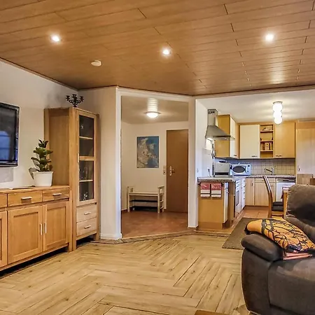 3 Bedroom Beautiful In アパート Sehlen